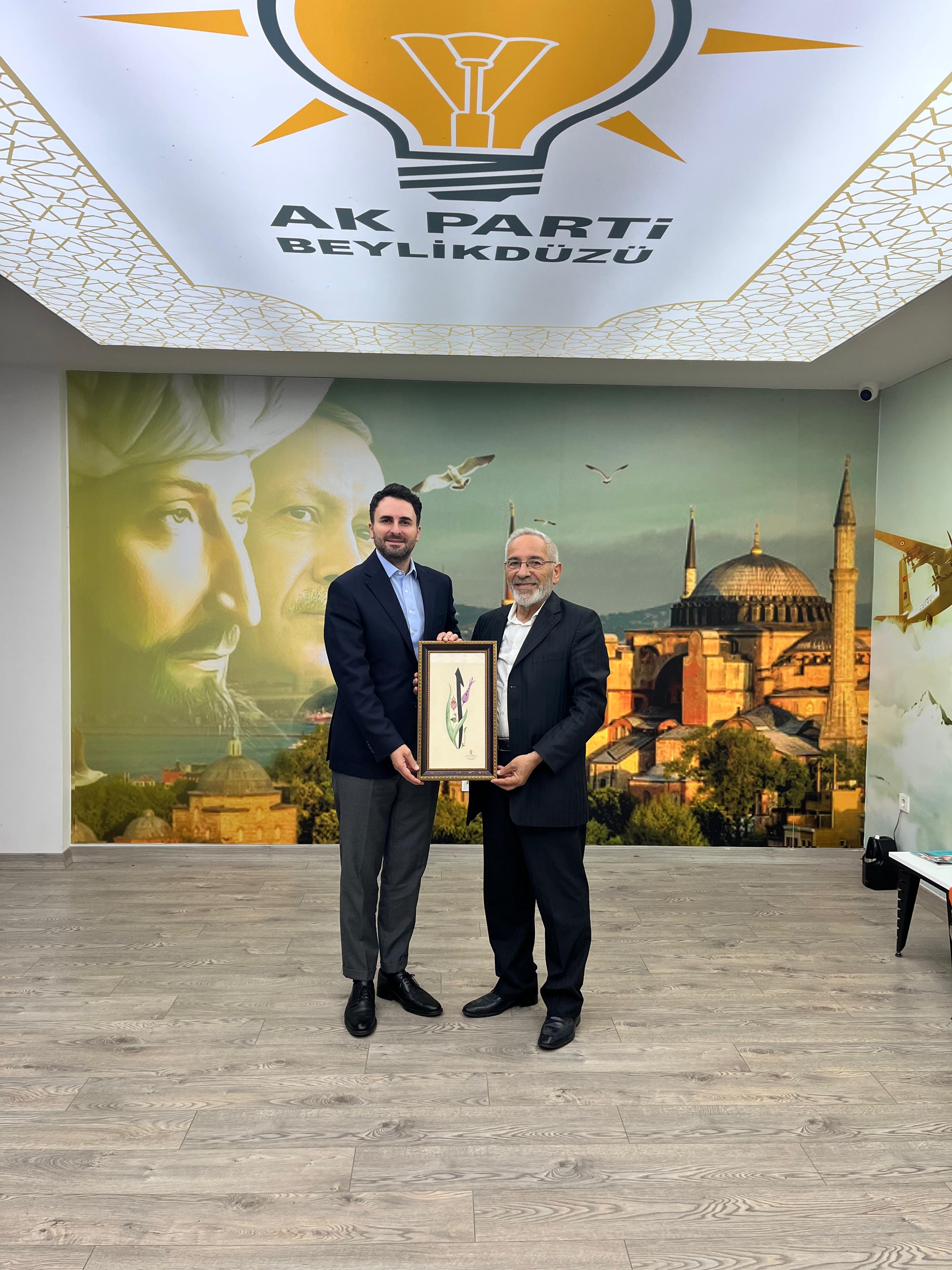 Beylikdüzü "Kader Mahkumları Derneği" Başkanı Sn.Necdet Yüksel ve yönetimi İlçe Başkanımız Mustafa Necati Işık'a hayırlı olsun ziyaretinde bulundular.